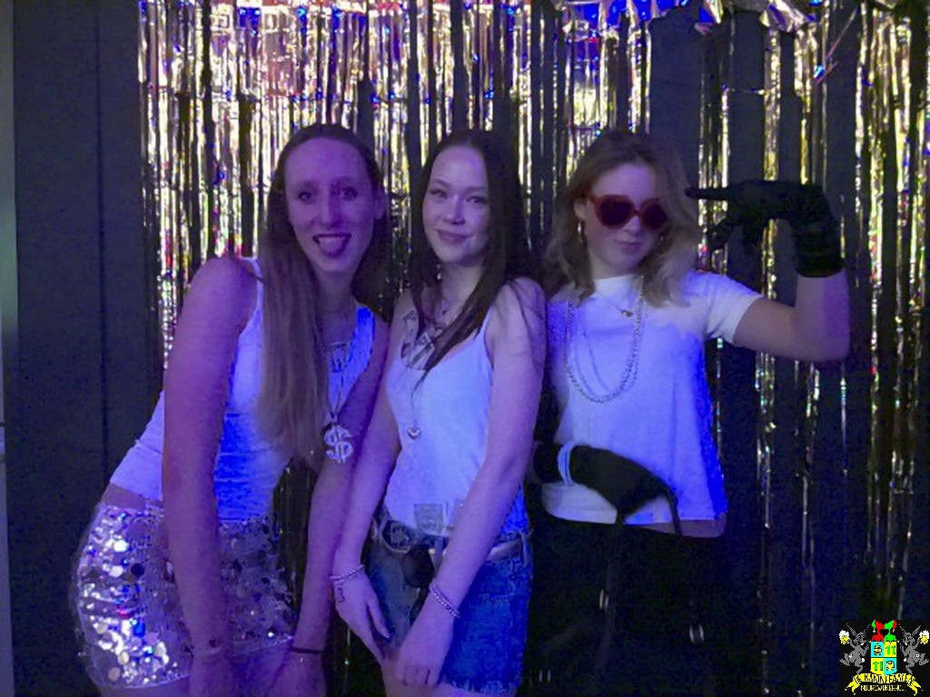 ../Images/Jeugd Opwarmbal Photobooth 077.jpg